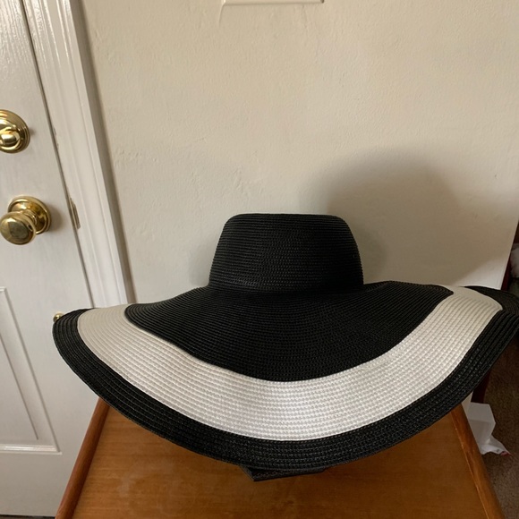 SUN HAT - Picture 2 of 4